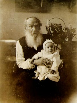 Л. Н. Толстой.с внучкой